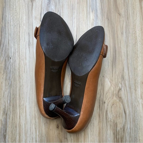 COACH “Mandel” Tan Leather Heels Pumps Silver Buckle Closed Toe Women’s Size 9 - Picture 5 of 10